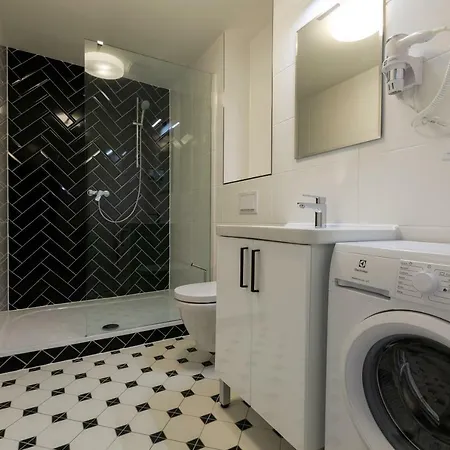 Aparthotel Avantgarde 4*